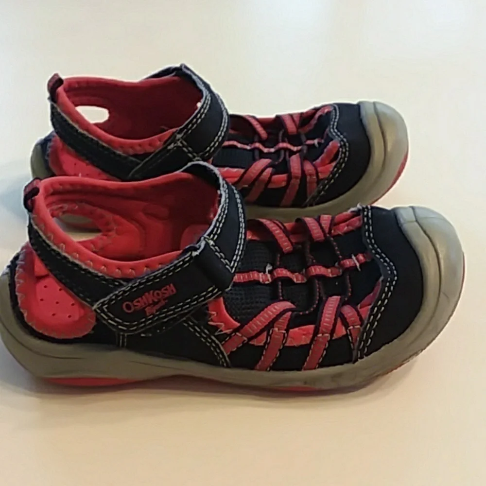 OshKosh b'gosh Navy and red size 12 motion b shoes